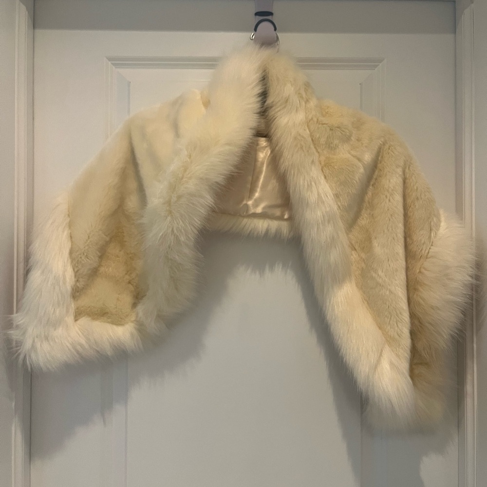Elegant Cream Faux Fur Shawl